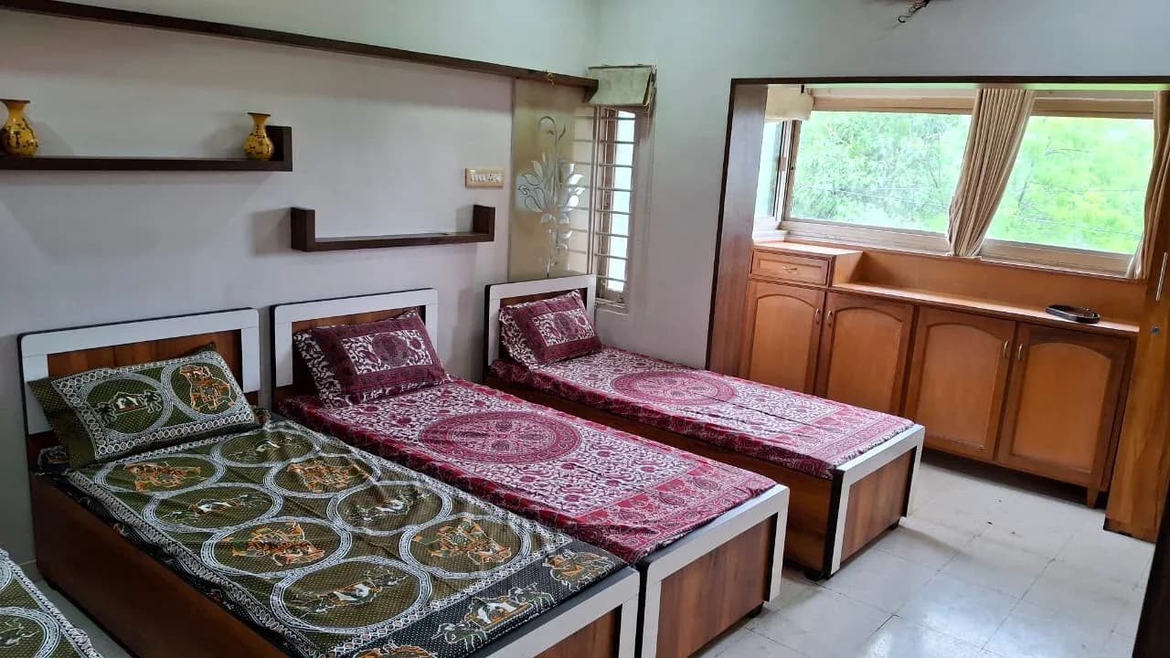 3 Sharing Deluxe AC at Sorath Boys PG 1